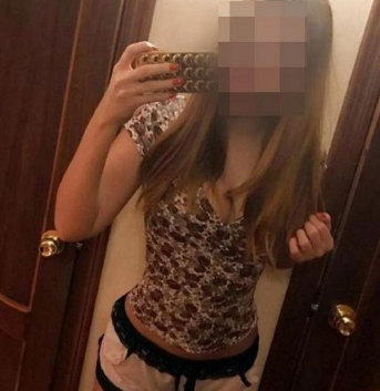 У меня множество услуг, которые сделают наше свидание незабываемым: классический и эротический массаж, французская любовь, стриптиз, игры ролевые. Я знаю, что тебе нравится и готова удовлетворить каждое твое желание. Открой весь свой потенциал вместе со мной и испытай океан наслаждения. Обожаю новые связи и всегда мечтаю удивить партнера. Я живу в Москве, и у меня есть уютное место для интимных встреч. Со мной ты забудешь обо всех своих проблемах и погрузишься в мир страсти. Оставь тревоги и позвони мне, я жду тебя 🌹💋🔥. Виктория
